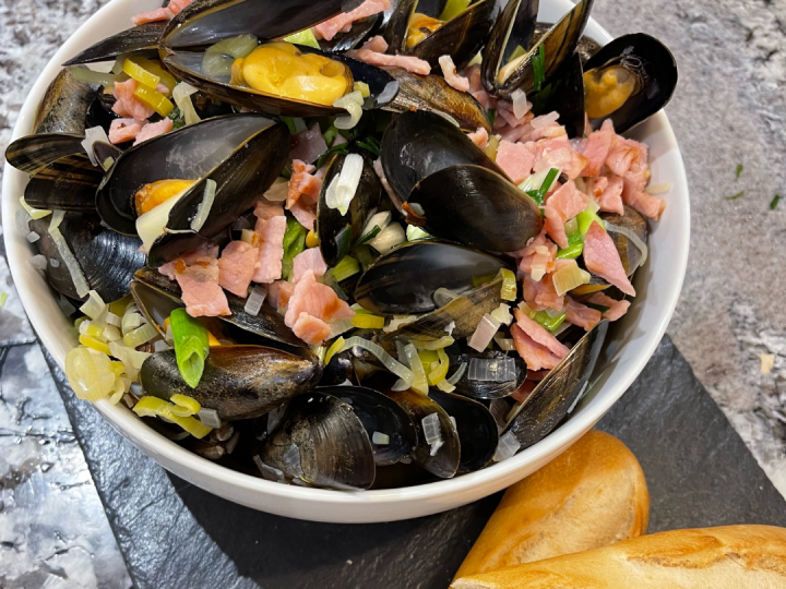 Shetland Mussels with leeks, apple and cider